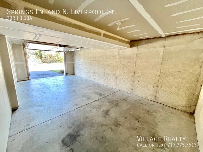 Building Photo - 155 Springs Ln