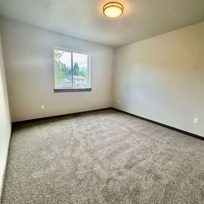 Building Photo - Brand new Townhome in heart of Rathdrum