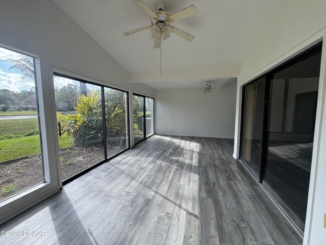 Building Photo - 1921 Sprucewood Way