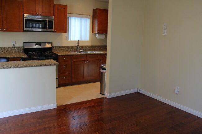 Building Photo - 125 Carr Dr