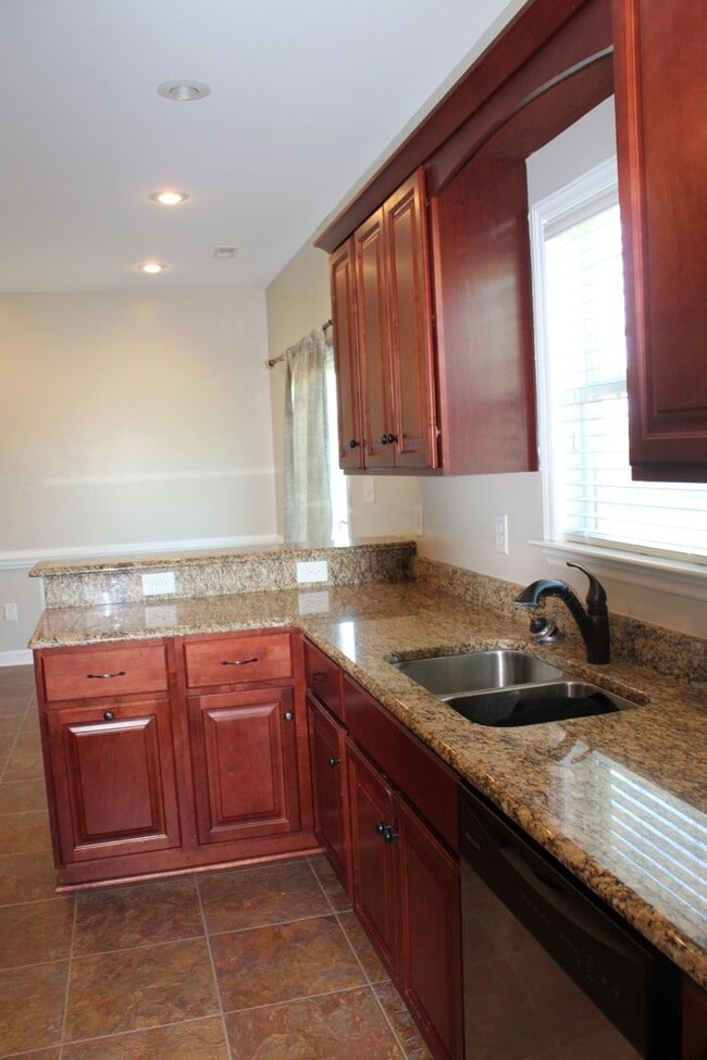 Building Photo - 107 Kenison Way