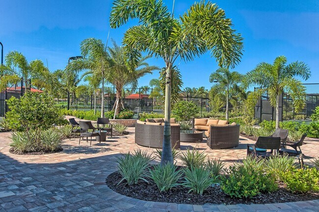Building Photo - Furnished Annual -  2BR/2BA Second Floor c...