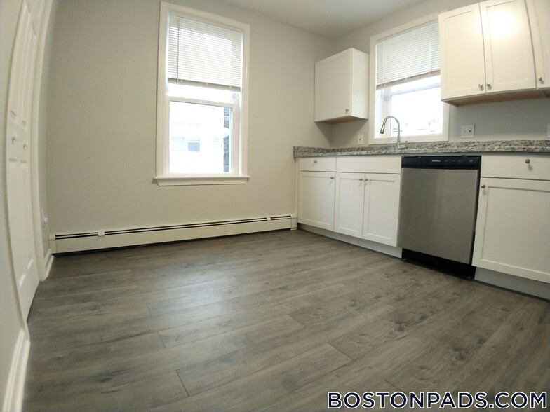 Primary Photo - 108 Boston St