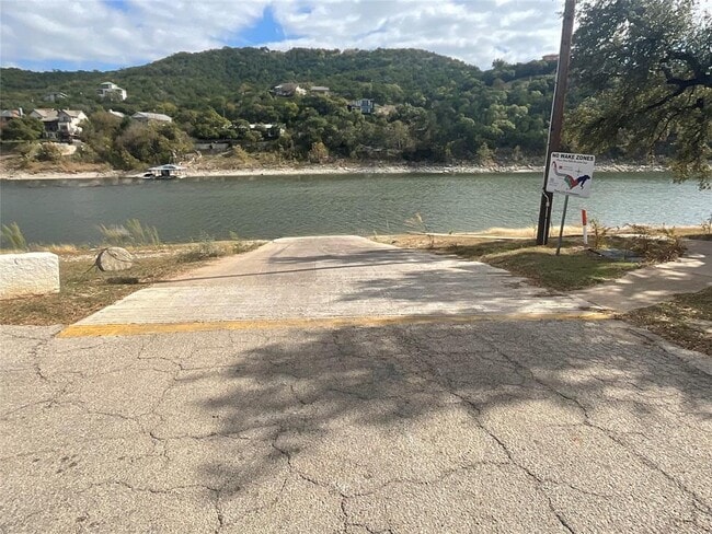 Building Photo - 18302 Redbud Ln