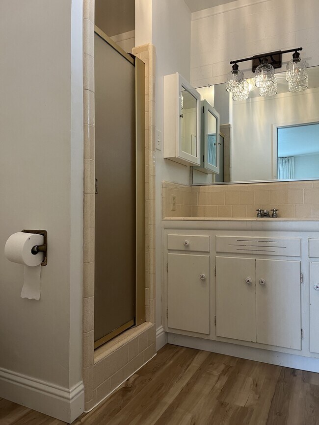 Building Photo - 608 Bird St