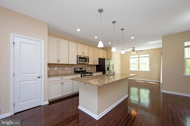 Building Photo - 421 Dogwood Dr