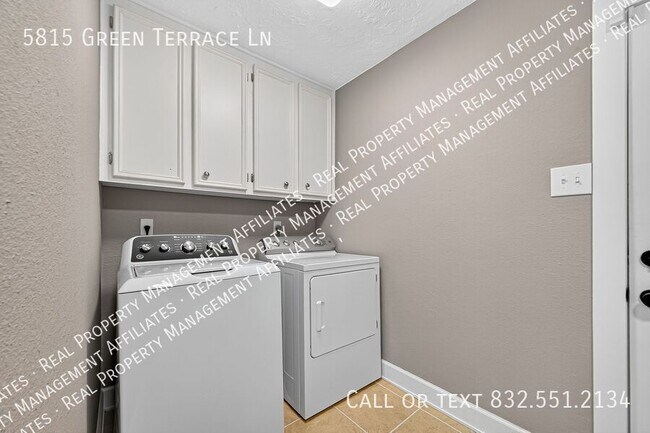 Building Photo - 5815 Green Terrace Ln