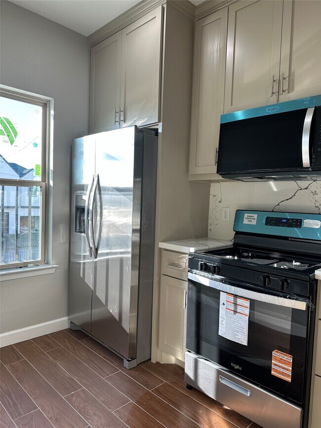 Building Photo - 8321 Coma St