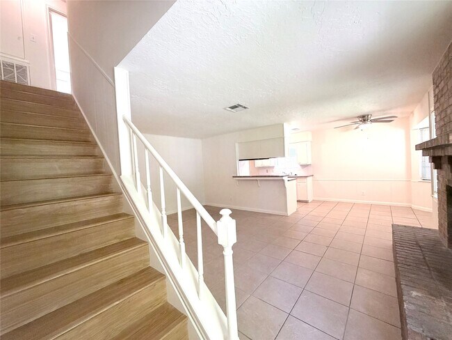 Building Photo - 9706 Crestdale Cir