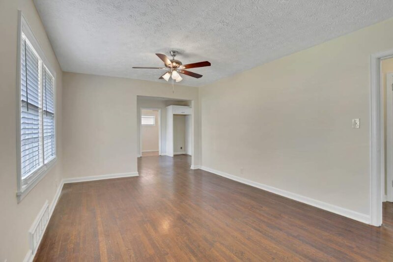 Building Photo - 1619 Valencia Rd