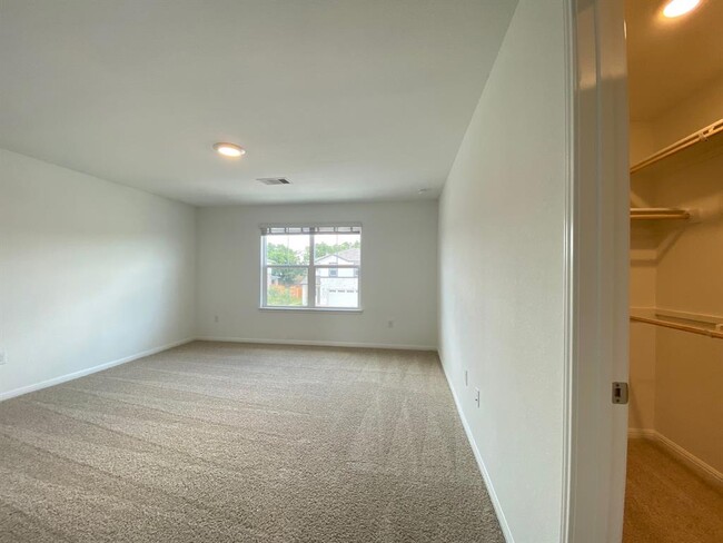 Building Photo - 404 Brody Ln