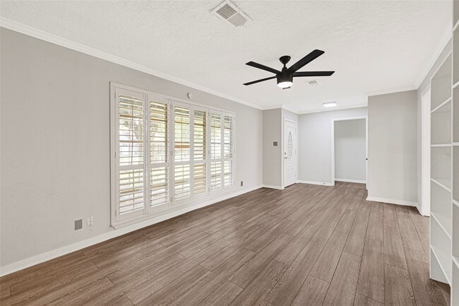 Building Photo - 122 Gruss Dr