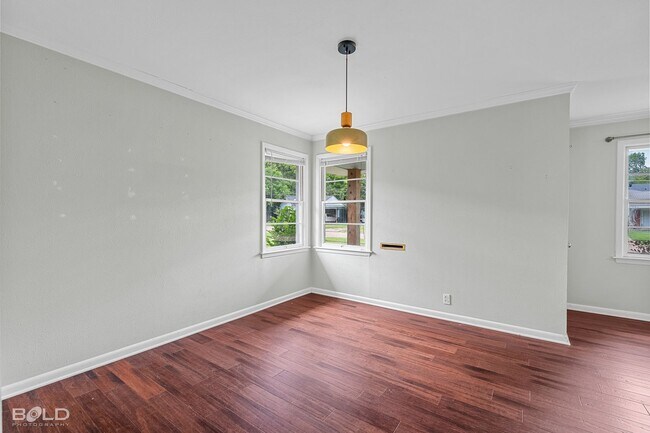 Building Photo - Check Out this 3 bed 2 bath