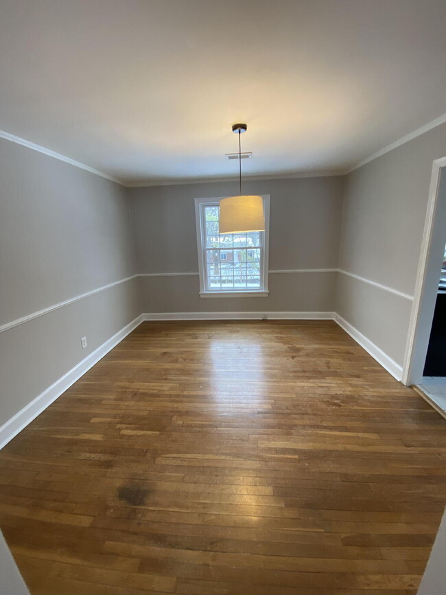 Building Photo - **NOW AVAILABLE!** 2 Bed, 1 Bath Inglewood...