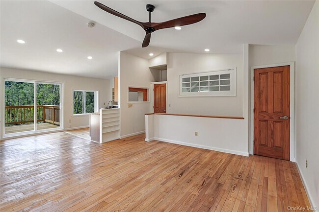 Building Photo - 222 Bog Hollow Rd