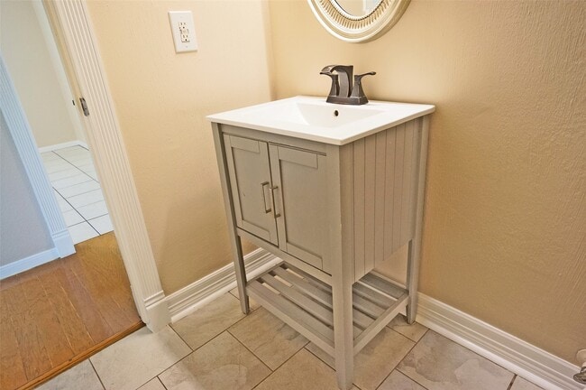 Building Photo - 1922 Westlake Way