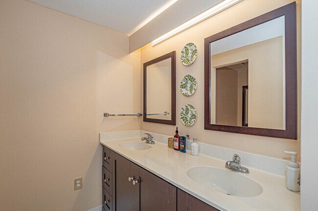 Building Photo - 5075 Harmony Cir