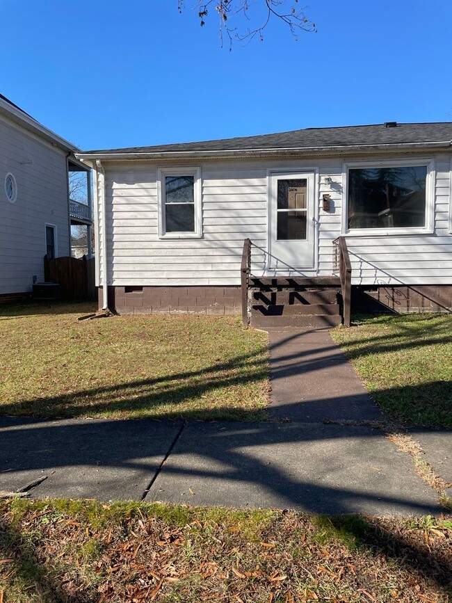 Building Photo - Two Bedroom Duplex