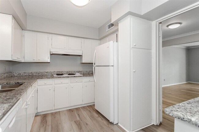Building Photo - 6007 Sandhurst Ln
