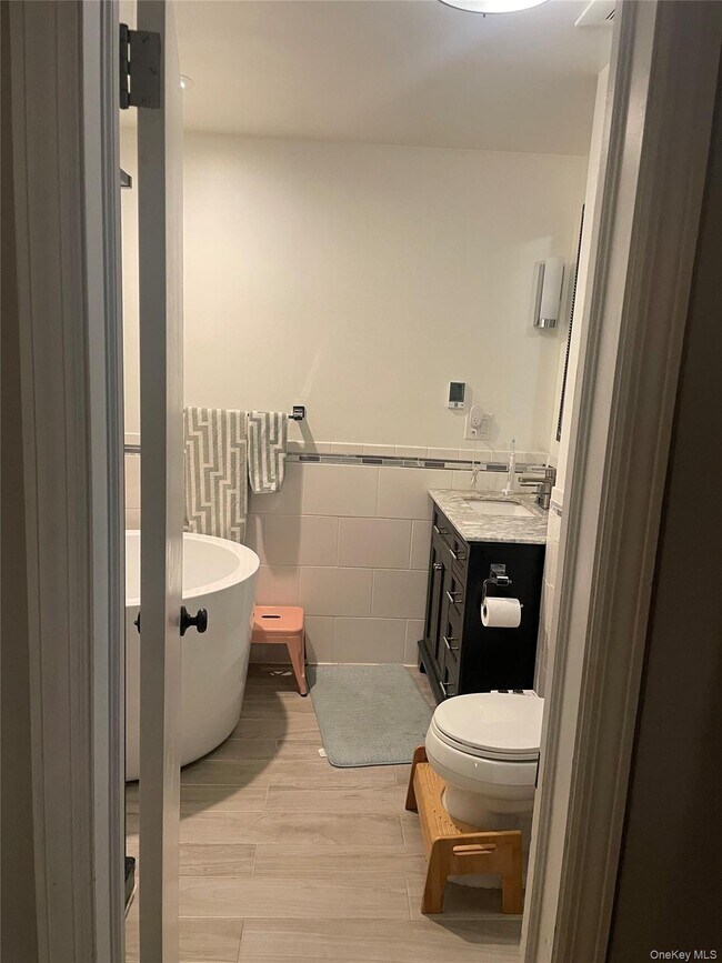 Building Photo - 291 N Little Tor Rd