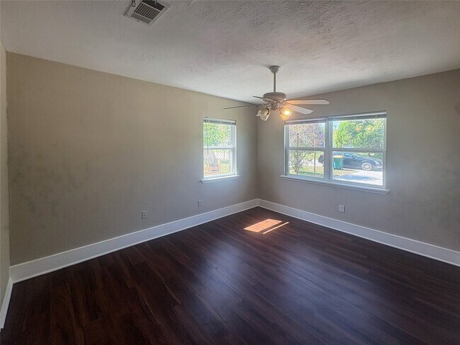 Building Photo - 225 Sarlee Dr