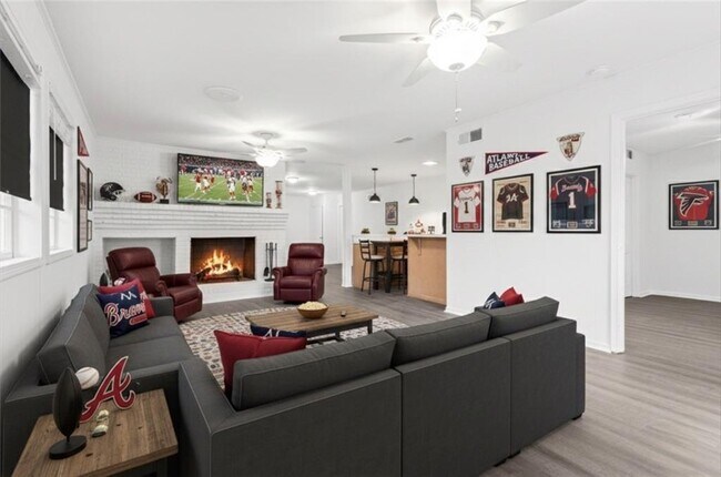 Building Photo - 2713 Briarlake Rd NE