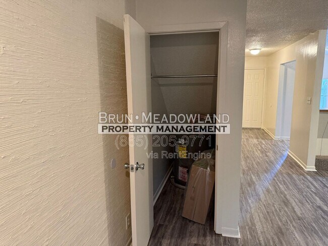 Building Photo - 10417 Victoria Dr