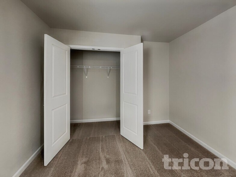 Building Photo - 228 Spring Knoll Dr