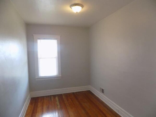 Building Photo - 2331 Caniff St