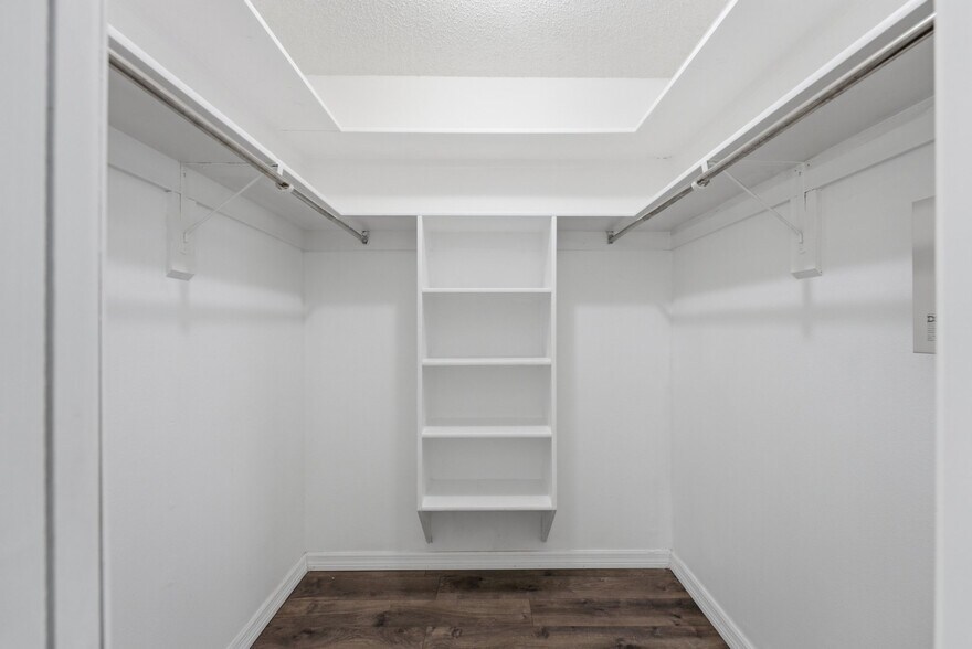 Building Photo - 4404 Meadow Creek Cir