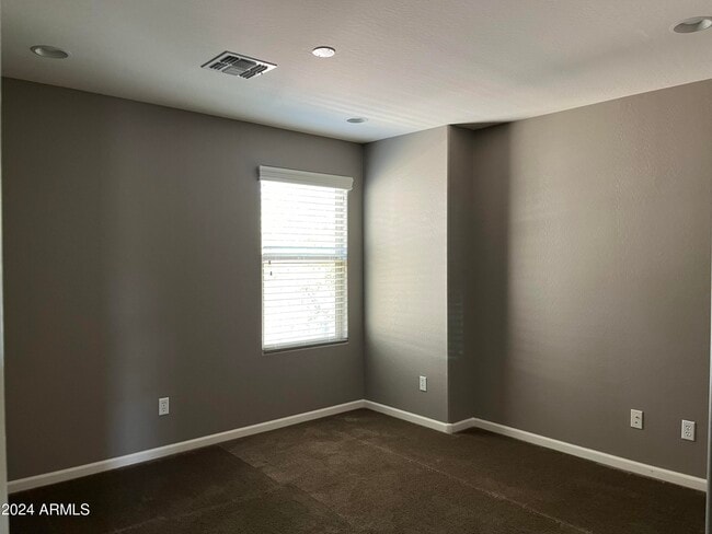 Building Photo - 1360 S Ponderosa Dr