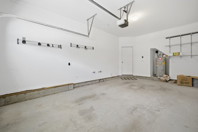 Building Photo - 3135 Patrick Henry Dr
