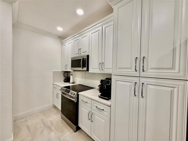Building Photo - 16303 Enclave Village Dr
