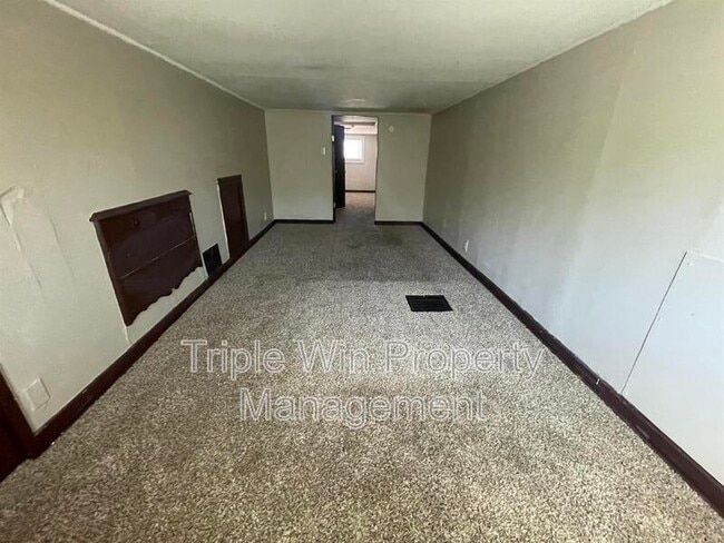 Building Photo - 132 Cunningham Ave