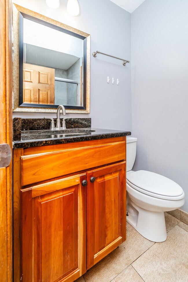 Building Photo - 807 S Claremont Ave