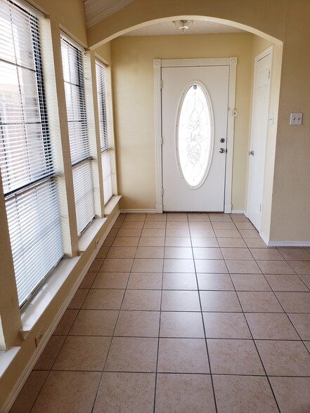 Building Photo - 4433 Flamingo Ct