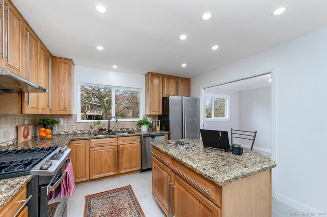 Building Photo - 14 Amherst Rd