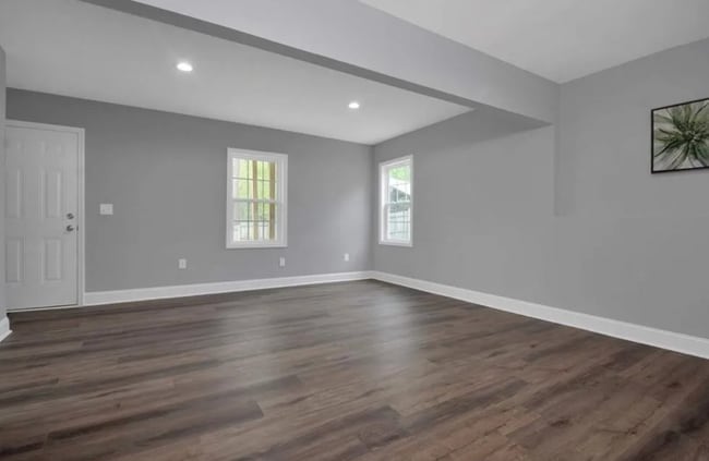 Building Photo - NEW LISTING!!!!!