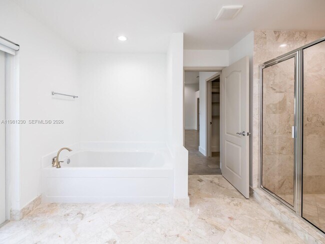 Building Photo - 20729 NE 32nd Ave