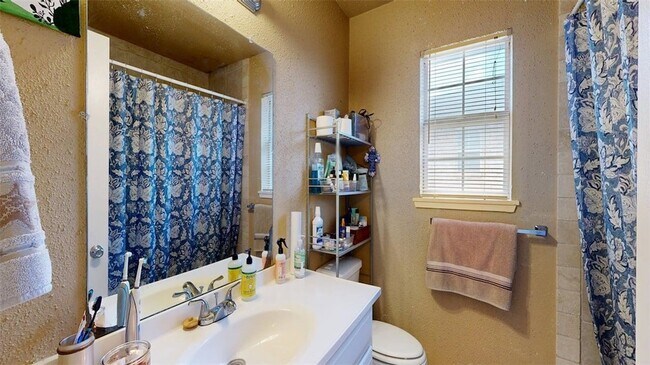 Building Photo - 1209 Georgia St