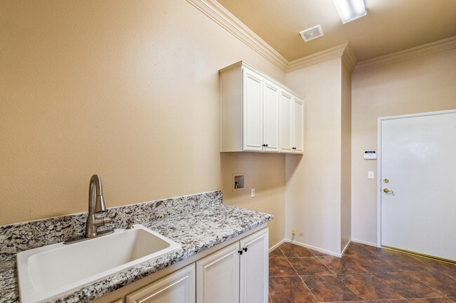 Building Photo - 74912 Saguaro Ln