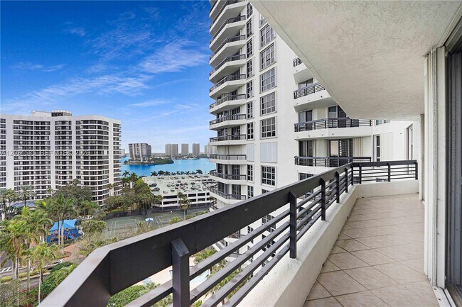 Building Photo - 3500 Mystic Pointe Dr