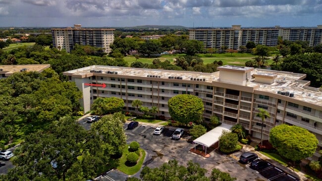 Building Photo - 3900 Oaks Clubhouse Dr