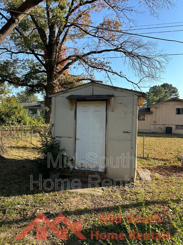 Building Photo - 803 Ledbetter Ave