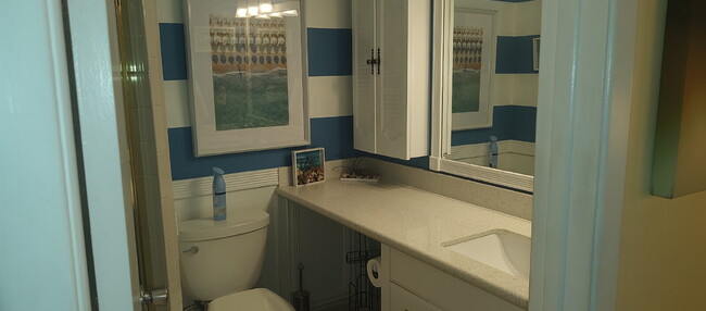 Building Photo - "Charming 2-Bed, 2-Bath Condo in Largo wit...