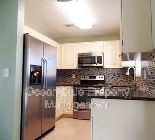 Building Photo - 9264 91st St N