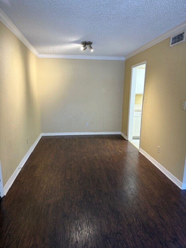 Building Photo - SERRAVELLA 2 BEDROOM CONDO