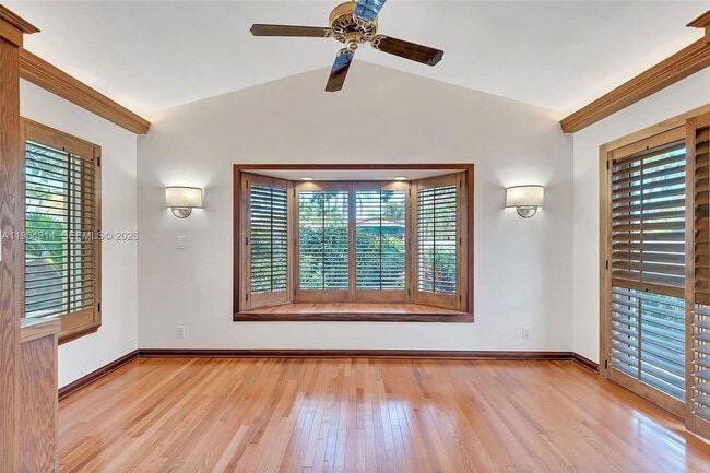 Building Photo - 325 Bontona Ave