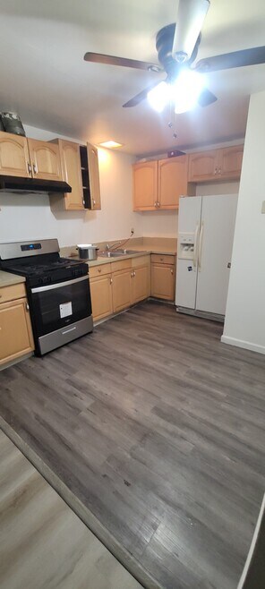 Building Photo - 5920 Streamview Dr