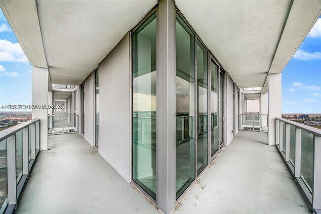 Building Photo - 2000 Metropica Wy